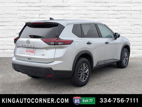 Used 2024 Nissan Rogue S AWD/4WD image 5