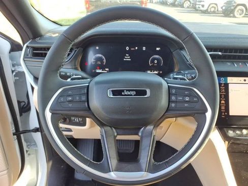 New 2026 Jeep Grand Cherokee L Limited w/ Luxury Tech Group II AWD/4WD image 11