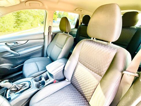 Used 2020 Nissan Rogue SV image 36