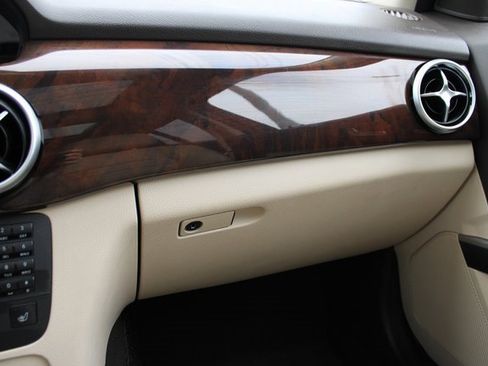 Used 2015 Mercedes-Benz GLK 350 4MATIC image 31