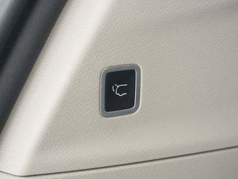 Certified 2018 Chrysler Pacifica Touring Plus image 18