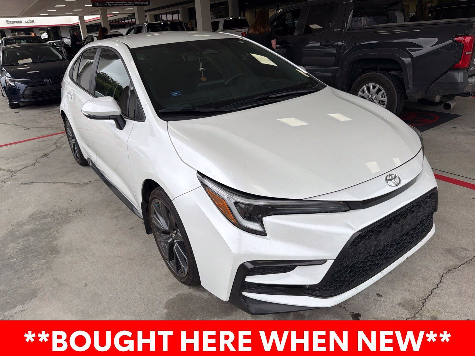 Used 2024 Toyota Corolla SE FWD image 3