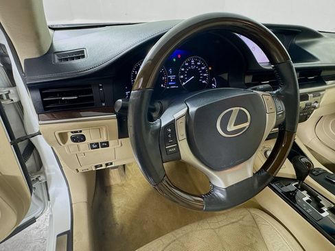 Used 2013 Lexus ES 350 w/ Luxury Pkg FWD image 12