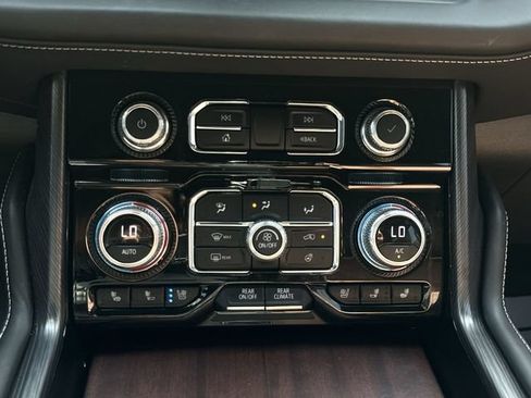 Used 2023 GMC Yukon Denali Ultimate AWD/4WD image 26