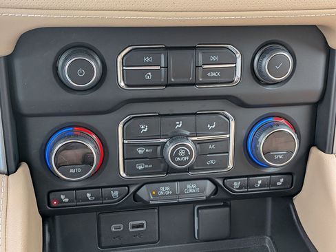 Used 2022 Chevrolet Tahoe Premier w/ Premium Package image 27