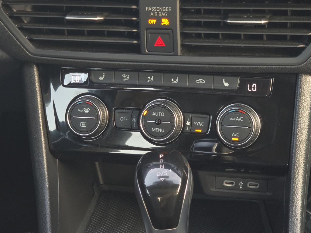 Used 2024 Volkswagen Jetta SE FWD image 19