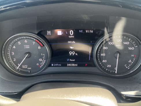 Used 2023 Cadillac XT5 Premium Luxury w/ Technology Package AWD/4WD image 8
