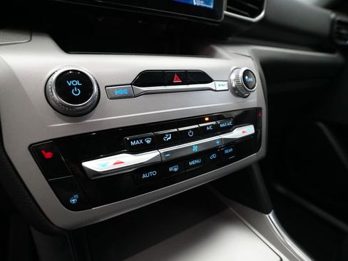 Used 2023 Ford Explorer XLT w/ Equipment Group 202A image 21