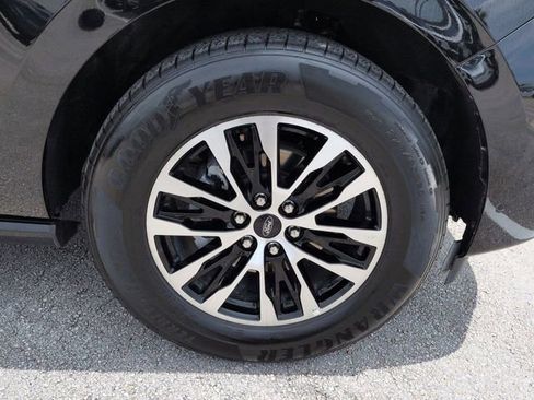 Certified 2025 Ford Expedition Platinum AWD/4WD image 11