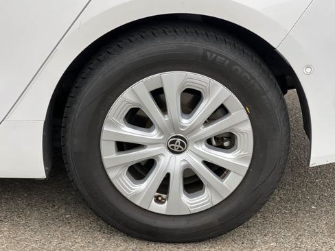 Used 2022 Toyota Prius LE FWD image 25