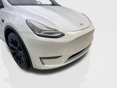 Used 2021 Tesla Model Y Long Range AWD/4WD image 17