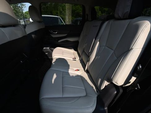 Used 2025 Subaru Ascent Limited AWD/4WD image 10