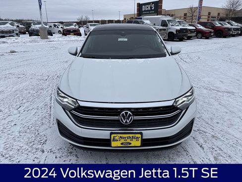 Used 2024 Volkswagen Jetta SE w/ Panoramic Sunroof Package image 4