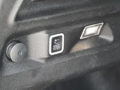 Used 2023 Jeep Grand Cherokee L Limited RWD image 16