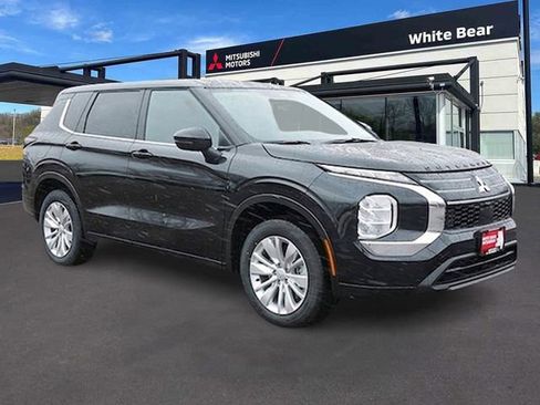 New 2026 Mitsubishi Outlander ES image 1