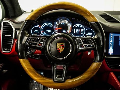 Used 2021 Porsche Cayenne Turbo image 31