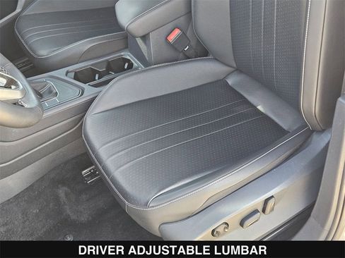 Used 2022 Volkswagen Tiguan SE image 16