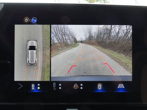 New 2026 Chevrolet Equinox ACTIV w/ Convenience Package III AWD/4WD image 8