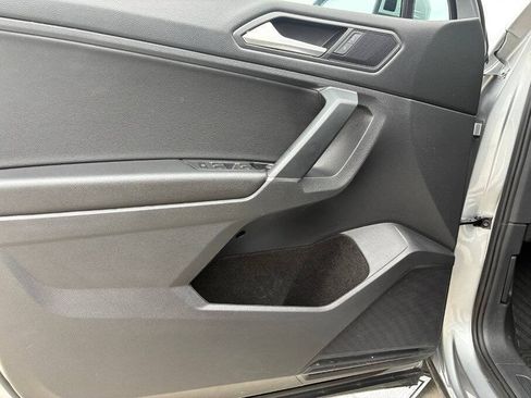 Used 2020 Volkswagen Tiguan SE w/ Panoramic Sunroof Package FWD image 22