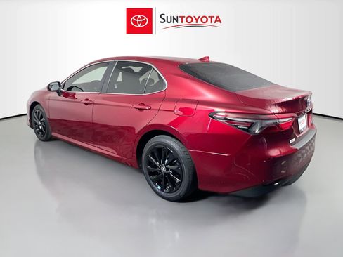 Used 2022 Toyota Camry LE FWD image 6