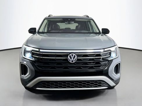 Used 2024 Volkswagen Atlas Peak Edition SEL AWD/4WD image 2