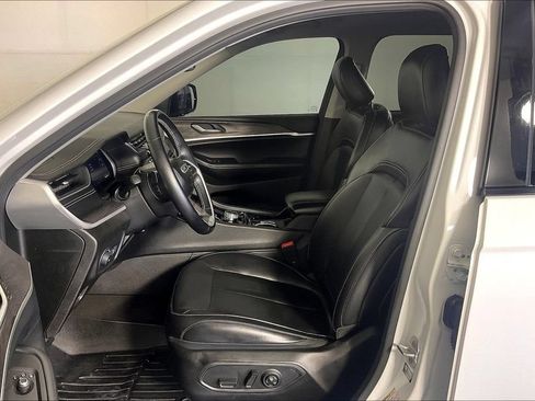 Used 2021 Jeep Grand Cherokee L Limited AWD/4WD image 30