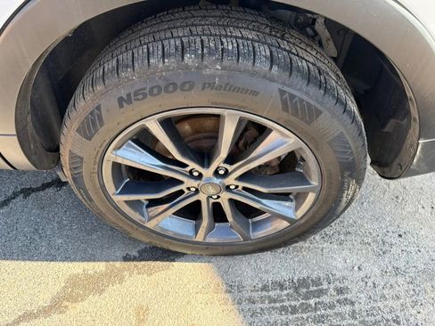 Used 2018 Ford Explorer XLT w/ Equipment Group 202A image 20