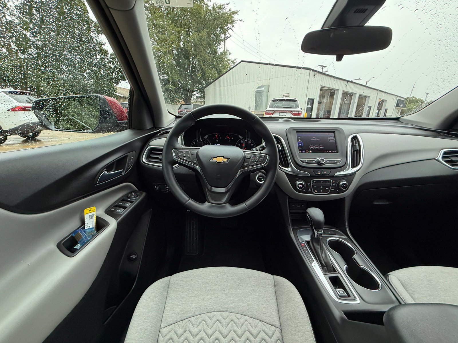 Used 2024 Chevrolet Equinox LT FWD image 2