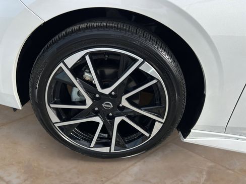 Used 2025 Nissan Sentra SR w/ SR Premium Package FWD image 27