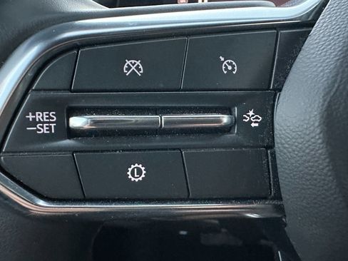 Used 2025 Chevrolet Suburban Z71 image 35