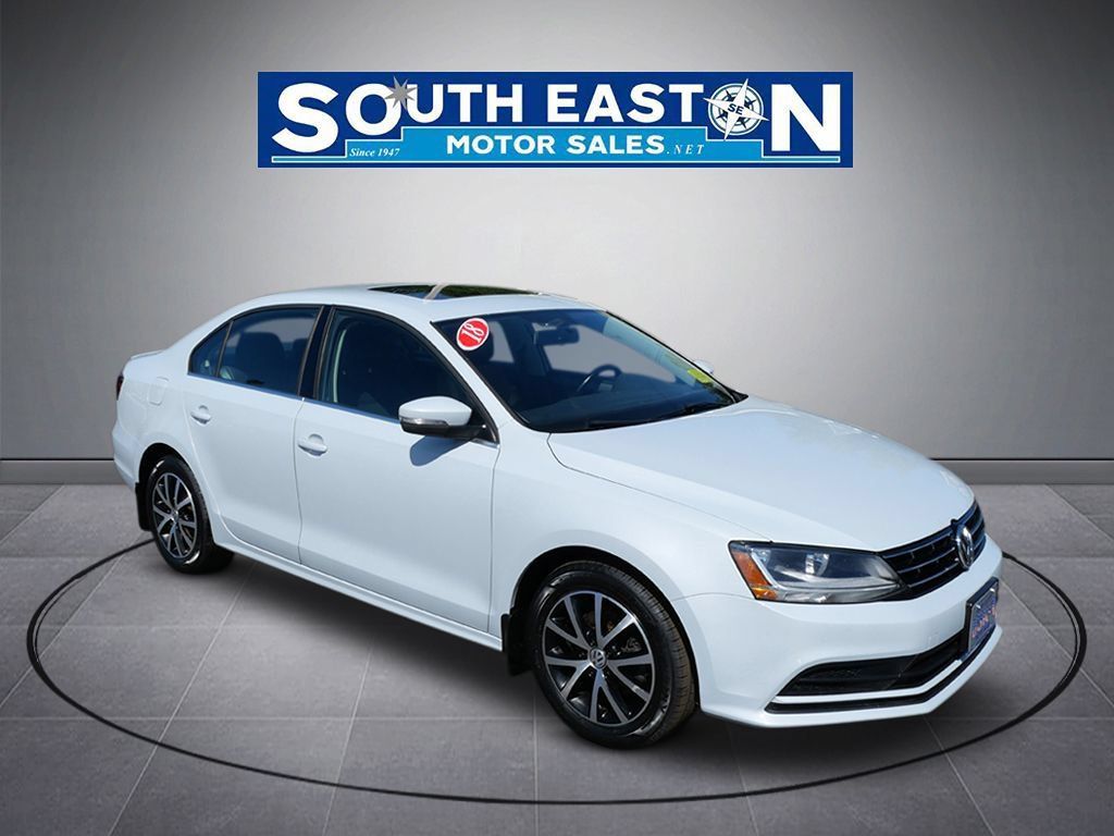 Used 2018 Volkswagen Jetta SE FWD image 2