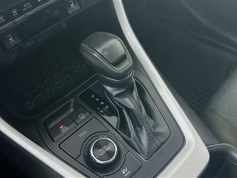 Used 2022 Toyota RAV4 XLE w/ Convenience Package image 16