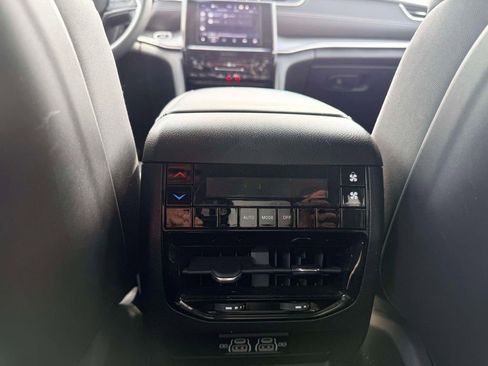 Used 2023 Jeep Grand Cherokee L Laredo AWD/4WD image 14