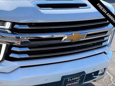 Used 2022 Chevrolet Silverado 2500 High Country AWD/4WD image 32