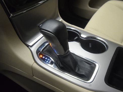 Certified 2022 Jeep Grand Cherokee Laredo E AWD/4WD image 24