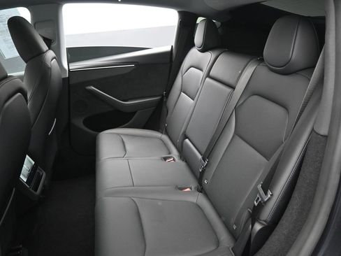 Used 2026 Tesla Model Y Long Range image 26