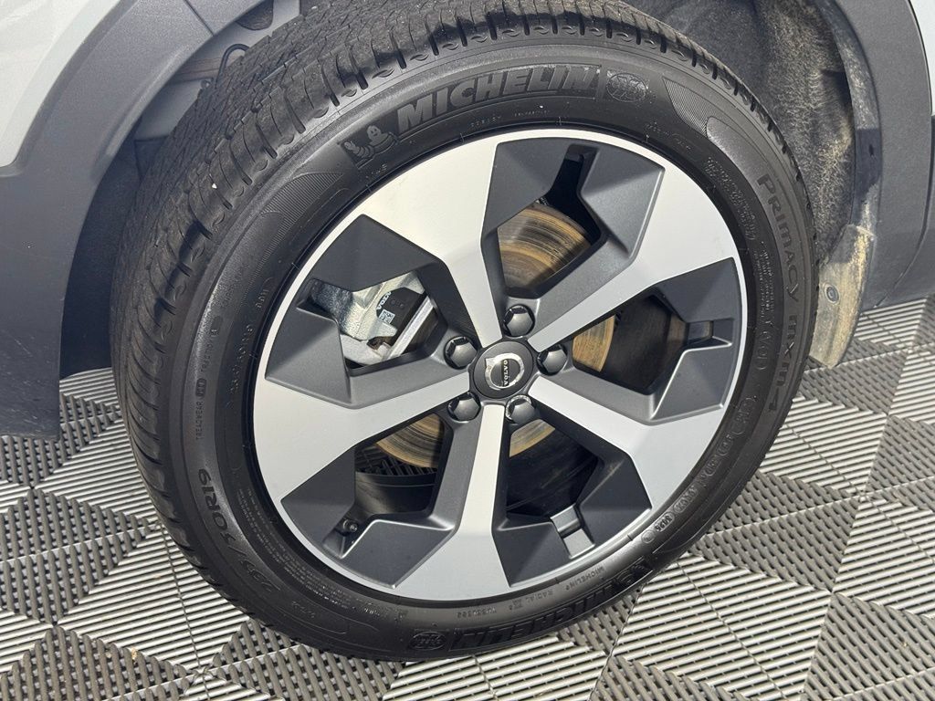 Certified 2026 Volvo XC40 B5 Plus AWD/4WD image 7