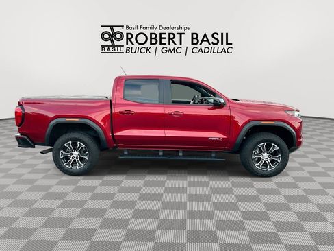 Used 2023 GMC Canyon AT4 w/ AT4 Premium Package AWD/4WD image 9