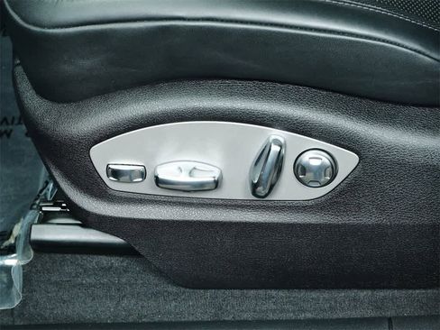 Used 2025 Porsche Macan image 12