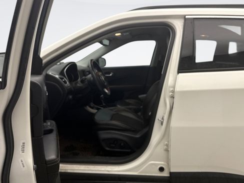 Used 2018 Jeep Compass Latitude w/ Popular Equipment Group image 8