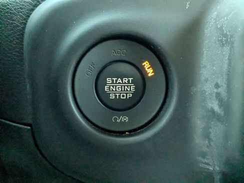 Used 2020 Jeep Wrangler Unlimited Sahara image 27