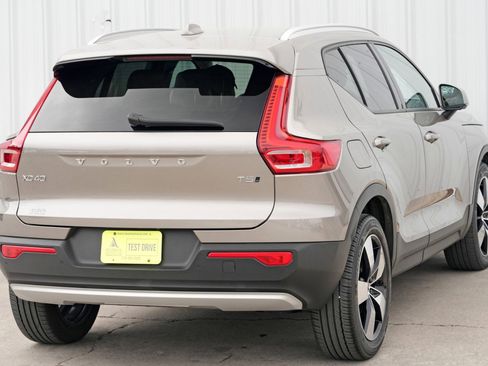 Used 2022 Volvo XC40 T5 Momentum w/ Premium Package image 50