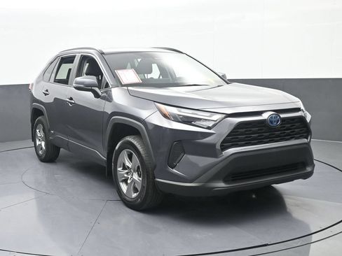 Used 2024 Toyota RAV4 XLE AWD/4WD image 9