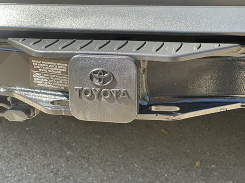 Used 2021 Toyota Highlander LE AWD/4WD image 56