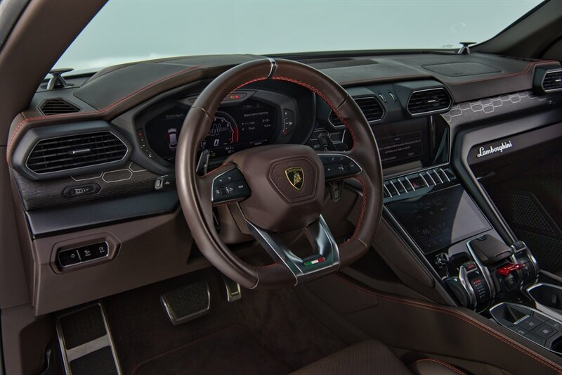Used 2021 Lamborghini Urus AWD/4WD image 22