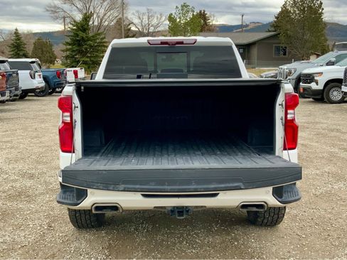 Used 2022 Chevrolet Silverado 1500 High Country w/ Technology Package image 19