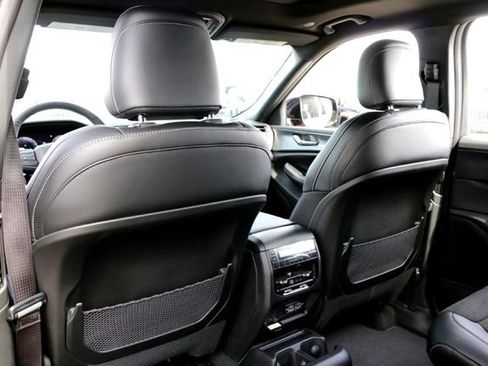 New 2025 Jeep Grand Cherokee L Laredo image 17