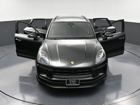 Certified 2025 Porsche Macan image 33