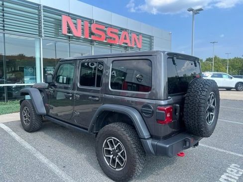 Used 2025 Jeep Wrangler Unlimited Rubicon w/ Convenience Group AWD/4WD image 24