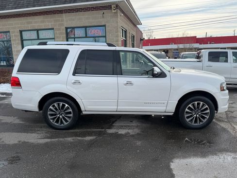 Used 2016 Lincoln Navigator Select image 6